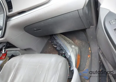 2015 Toyota Sienna L 7 Passenger z USA, uszkodzony, nr VIN 5TDZK3DC5FS660337